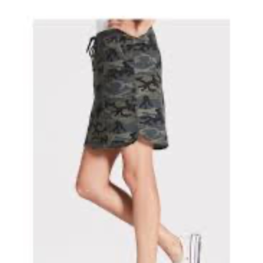 Sundry Women's Camouflage Drawstring Skirt w/ Pockets Size 1 Stretch Knit